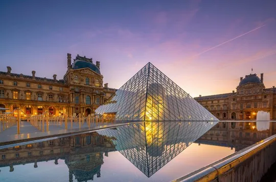 Paris: Montmartre Walking Tour with Wine & Cheese Tasting