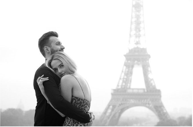 Paris Eiffel Tower Photo Shoots & Surprise Proposals