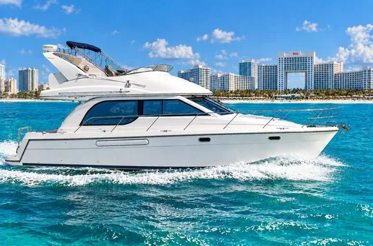 Yacht Meridian 40FT Best Private Rental in Cancun