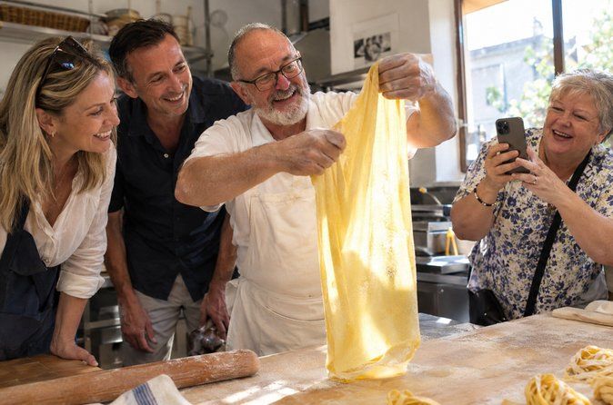 Parma Food Tour: Artisan Kitchens & Full Lunch (Max 8 Guests)
