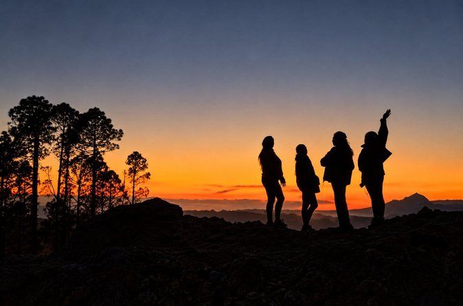Sunset Hike and Stargazing Experience in Roque Nublo Mountains