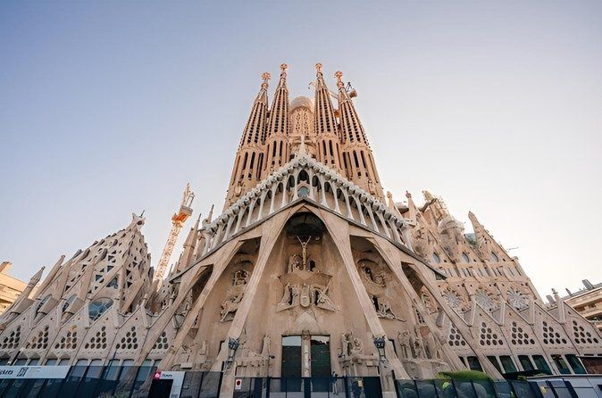 Private Sagrada Familia & Park Guell Guided Tour
