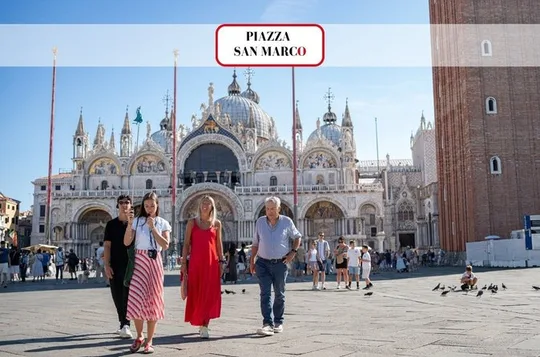 City Center Walking Tour in Venice & Gondola Experience