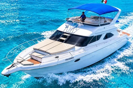 Deluxe Yacht 48FT with FlyBrige Rental in Cancun