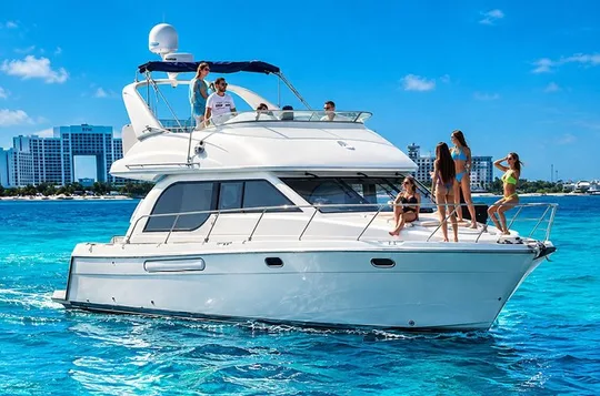 Yacht Meridian 40FT Best Private Rental in Cancun
