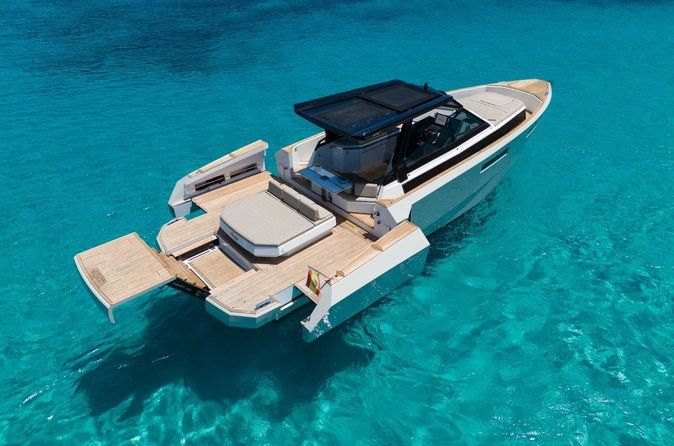 Living the Dream on board of this amazing boat Evo 43