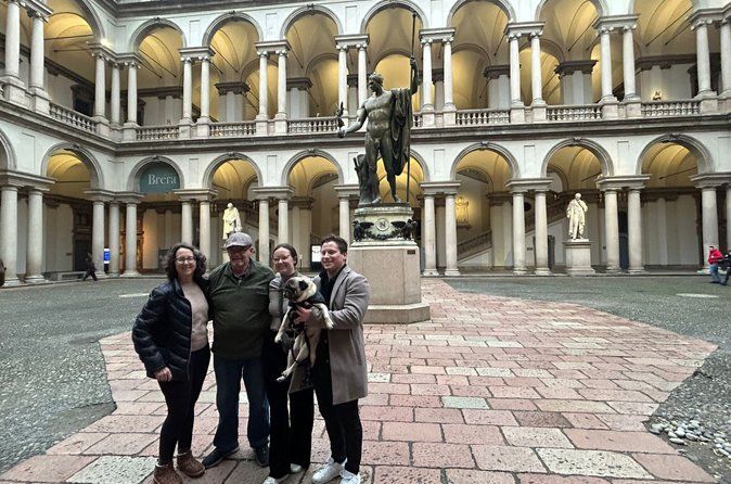 Milan: Private Walking Tour with Duomo, Castle and Gelato