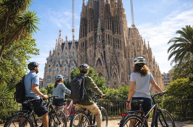 Barcelona Bike Highlights & Sagrada Familia Small Group Tour