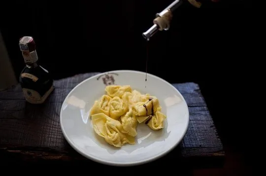 Food Valley Tour: Parmigiano, Balsamic, Wine, lunch, transport