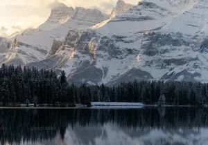 Banff Highlights: Moraine Lake, Lake Louise and beyond