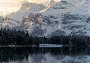 Banff Highlights: Moraine Lake, Lake Louise and beyond