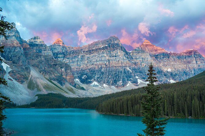 Premium Moraine Lake Sunrise and Lake Louise Tour with Breakfast