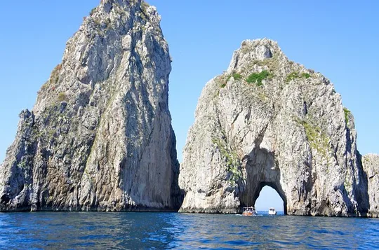 PRIVATE CAPRI ISLAND & BLUE GROTTO Full Day boat tour.