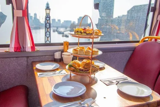 London Afternoon Tea Bus with Panoramic Tour