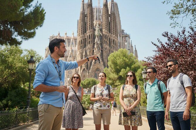 Private Sagrada Familia & Park Guell Guided Tour