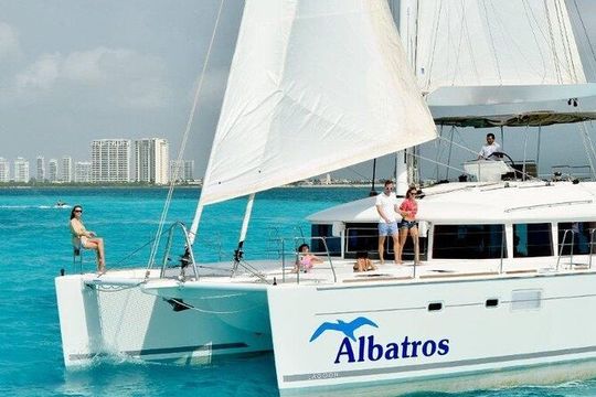Luxury Catamaran Tour to Isla Mujeres with Transportation