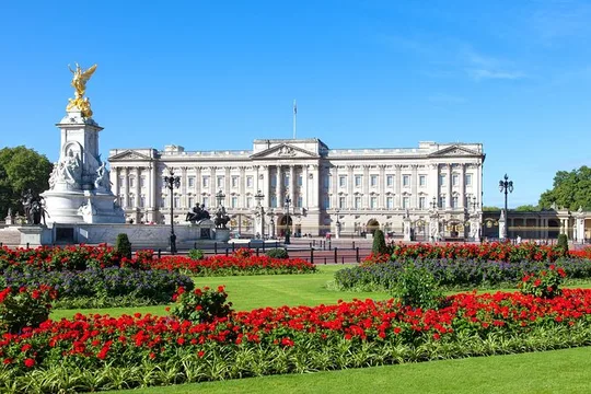 Exclusive Guided Royal Walking Tour w/ Buckingham Palace Tickets