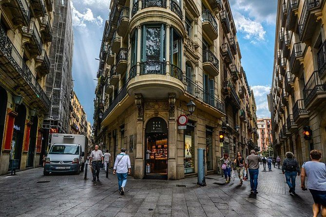 Private Walking Tour Across Gothic Quarter