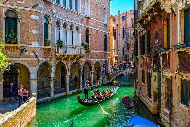 Authentic Gondola Tour & Exclusive Venice eBooks