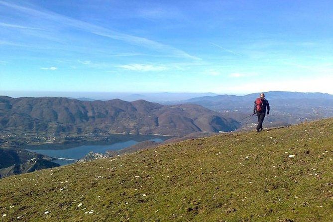 Hike Lake Castle and Good Food!