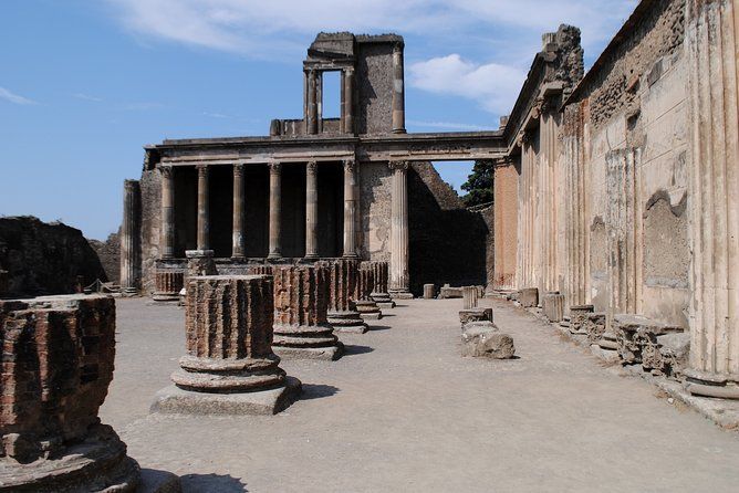 Pompeii and Vesuvius - VIP Tour/Small Group with Lunch