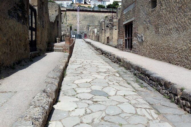 Transfer From Naples/area to Amalfi coast with 2hr stop in Pompei