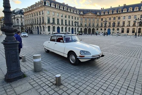 Paris City Tour 3h00 Citroën DS Vintage with Open Roof
