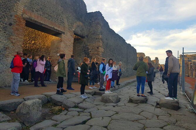 Pompeii 2 h guided tour - Skip-the-line Priority Access