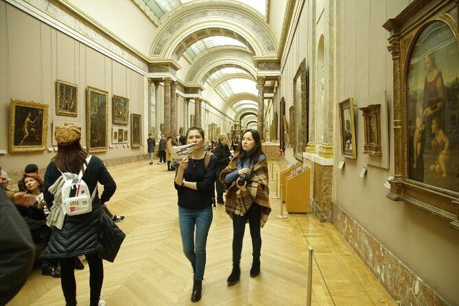 Louvre Museum Experience with Optional Macaron Tasting