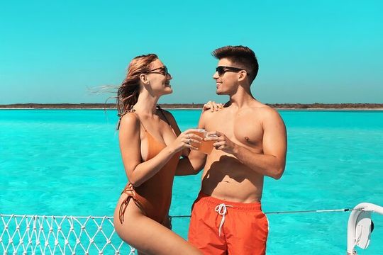 Isla Mujeres Catamaran + Snorkel + Open Bar on board + Buffet