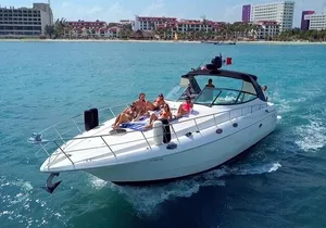 Tour to Isla Mujeres on Premium Yachts from Cancun