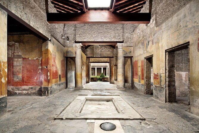 Small-Group Tour in Pompeii with a Real Archeologist, ticket included