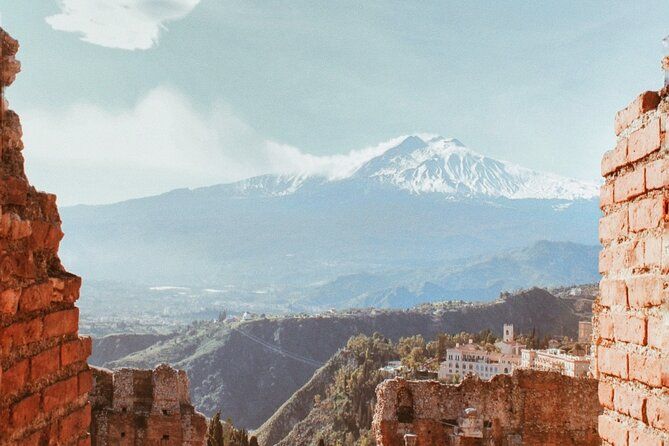 Taormina Sunset Walking Tour with Wine, Pizza and Cannoli