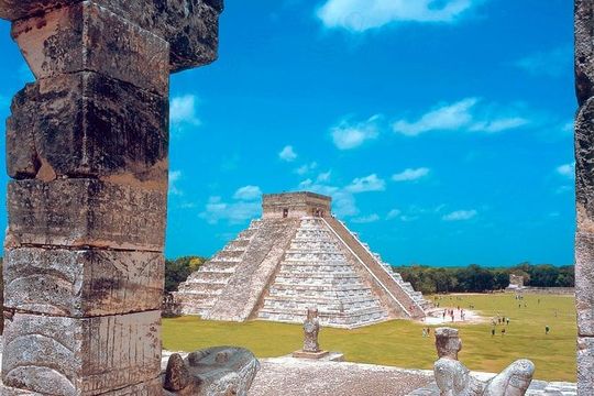 Tour Chichen Itza, 2 Cenotes, and Valladolid from Cancun
