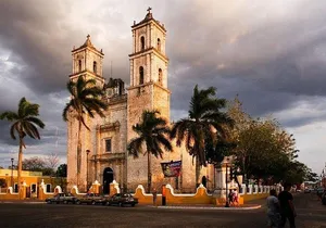 Valladolid Private Tour With Round Transportation