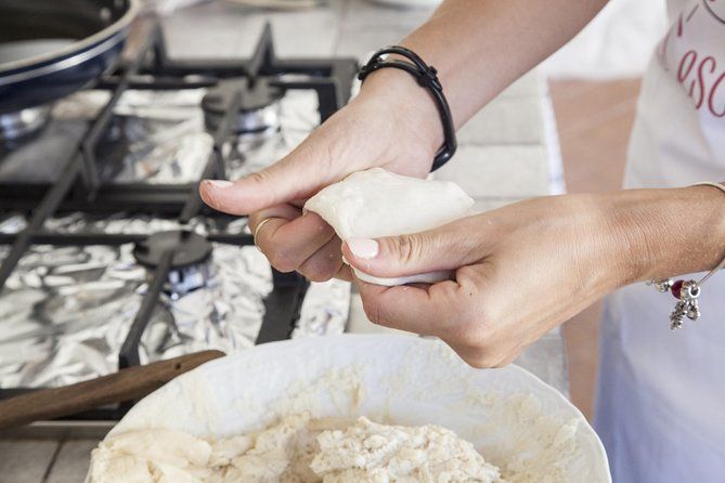 Private Pizza & Tiramisu Class at a Cesarina's home with tasting in Messina