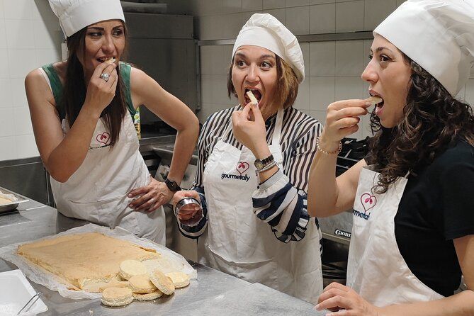 Rome Trastevere: Tiramisù & Gelato Class with Savoiardo Baking