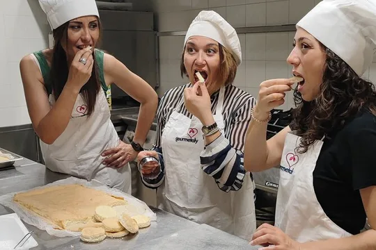 Rome Trastevere: Tiramisù & Gelato Class with Savoiardo Baking
