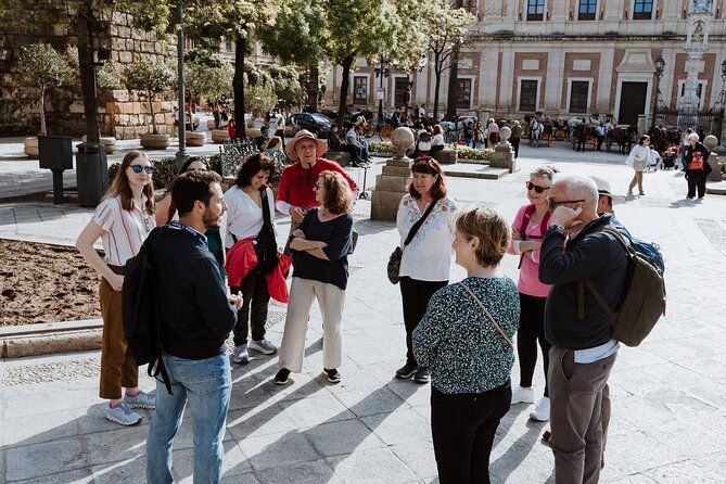 Seville: Santa Cruz neighbourhood with flamenco show (optional)