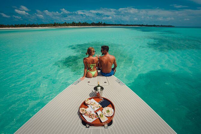 Luxury 40' Van Dutch Private Yacht Experience – Cancun 4 Hours