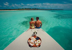 Luxury 40' Van Dutch Private Yacht Experience – Cancun 4 Hours