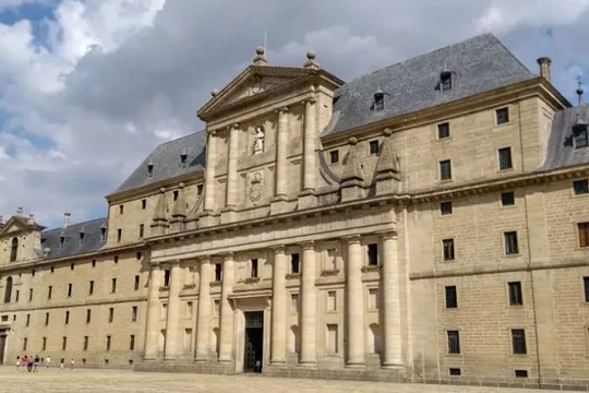 Escorial and Valley of the Fallen Private Tour by Minivan