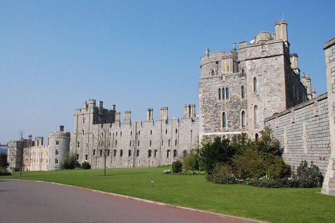 Windsor Castle, Bath and Stonehenge Tour