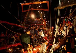 PirateGalleon in Cancún Pirate Show & Dinner& Open Bar by couples