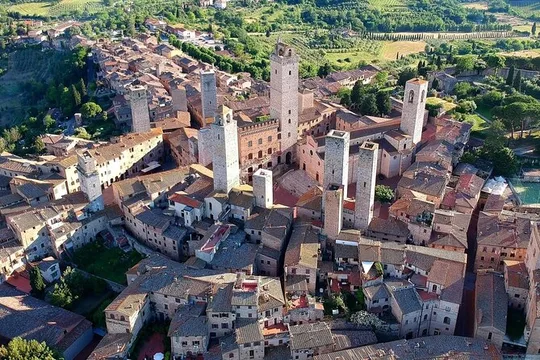 PRIVATE Full-Day GUIDED Tour: Siena, San Gimignano with lunch