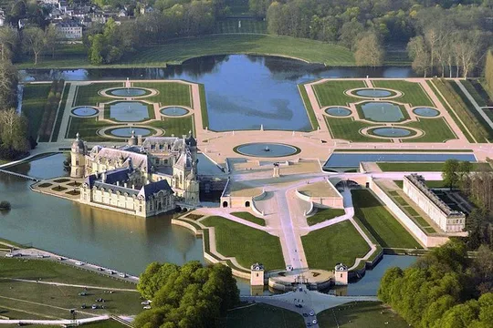 Privater Transfer von Paris nach Chantilly oder Chateau de Montvillargenne
