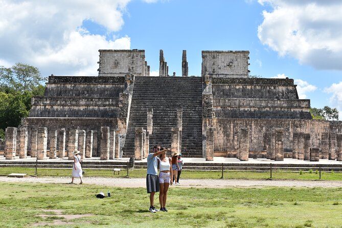 Visit Chichén Itzá, Cenote and Valladolid. Transport included