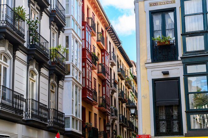 Unique Landmarks of Bilbao – Private Walking Tour for Couples