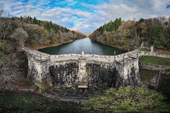 Discover Secret Lakes by Private Hiking Tour (w/Lunch, Transfers)