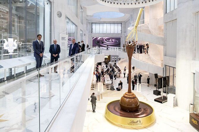 Small Group Zurich Walking Tour, Cruise and LINDT Factory